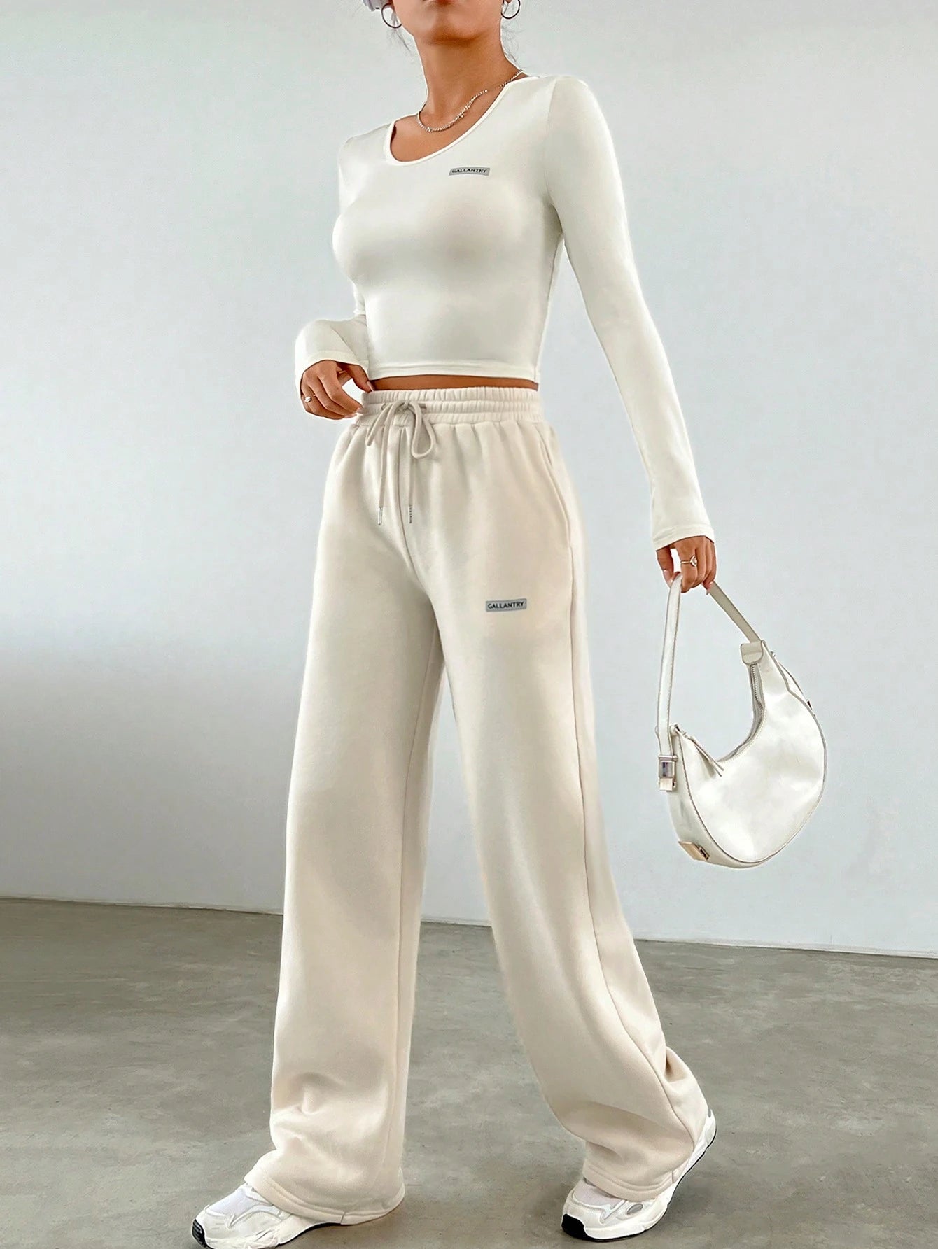Ezwear Letter Graphic Crop Tee & Drawstring Waist Sweatpants Two Pieces Set