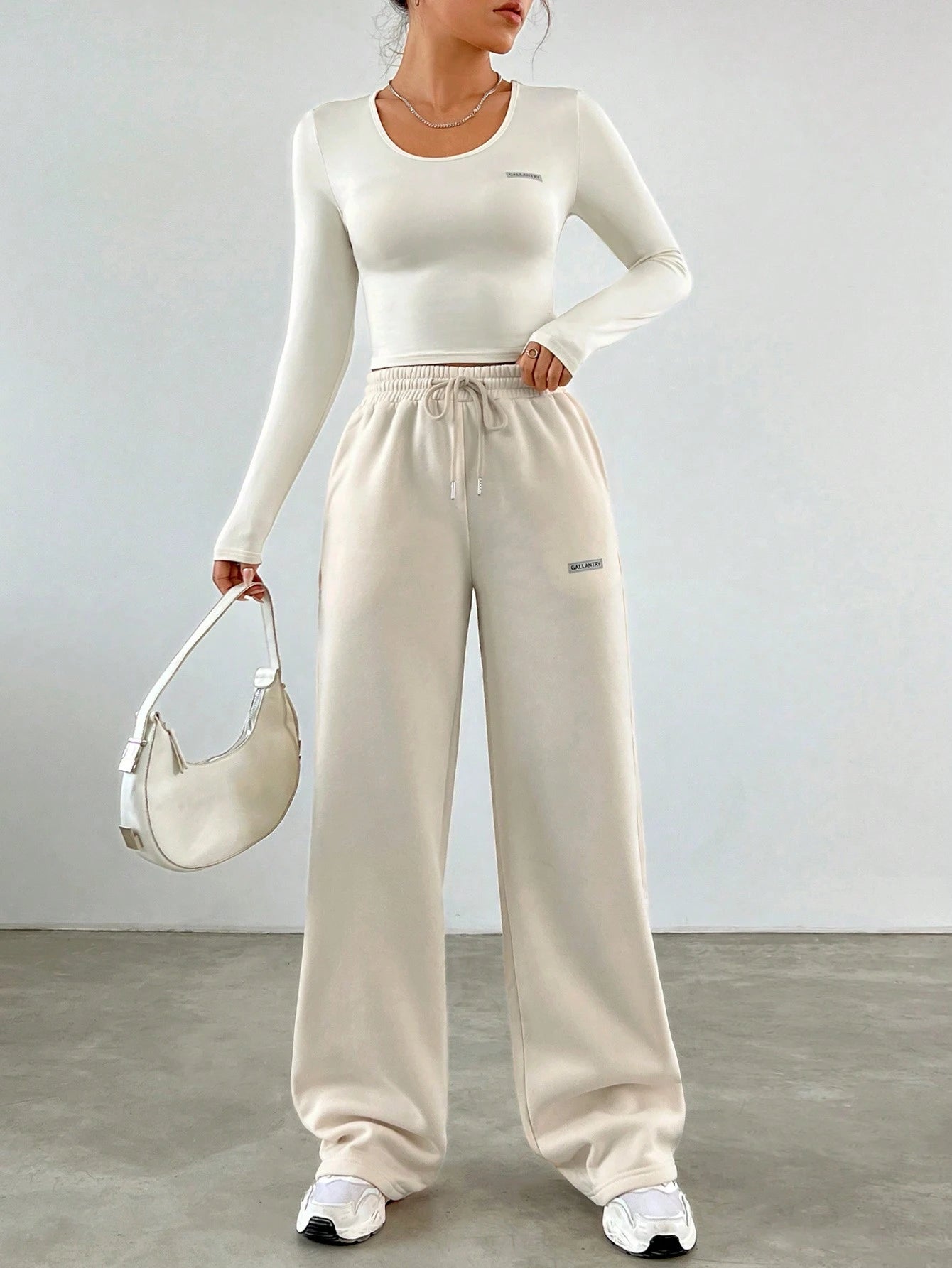 Ezwear Letter Graphic Crop Tee & Drawstring Waist Sweatpants Two Pieces Set