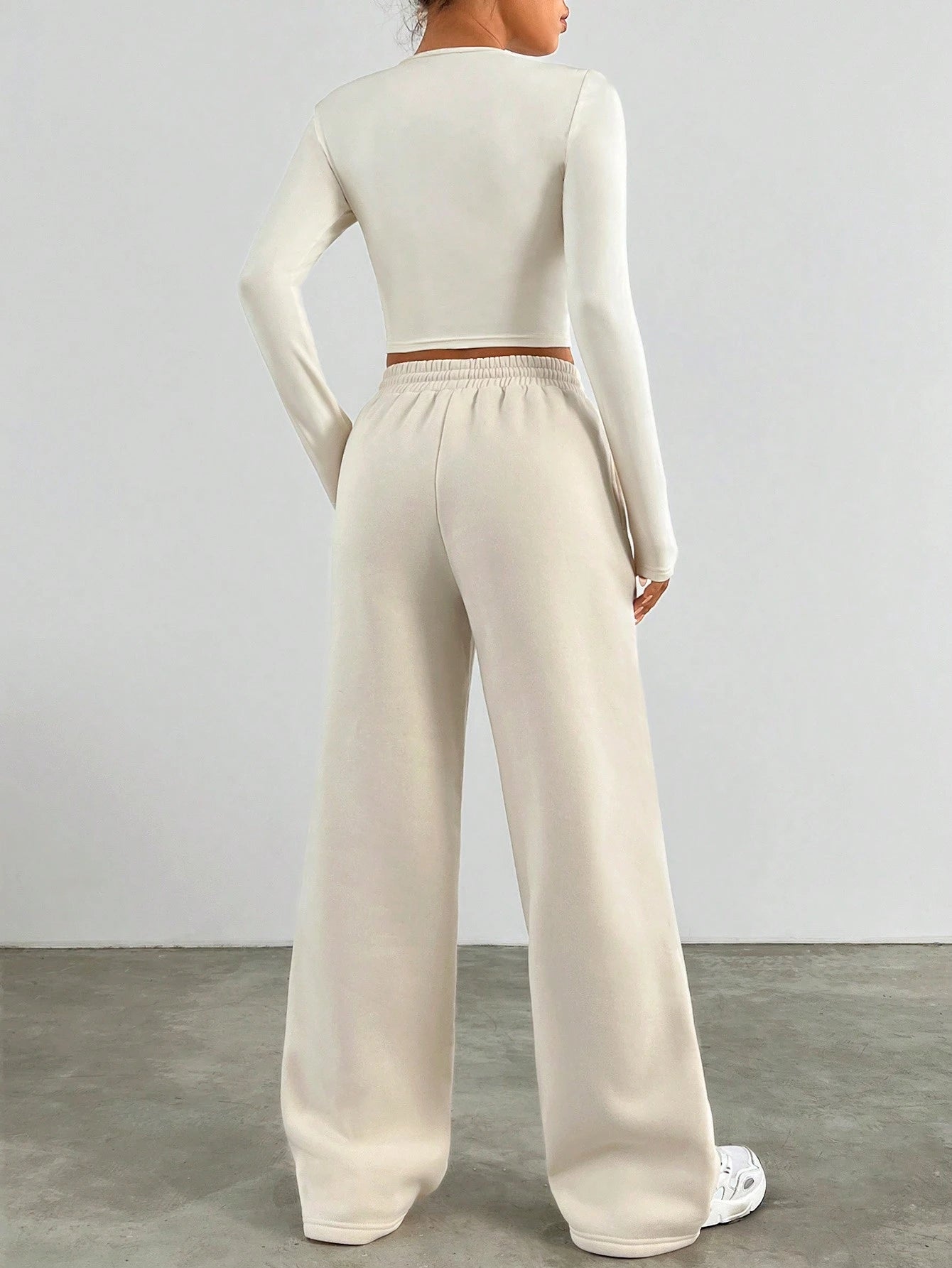 Ezwear Letter Graphic Crop Tee & Drawstring Waist Sweatpants Two Pieces Set